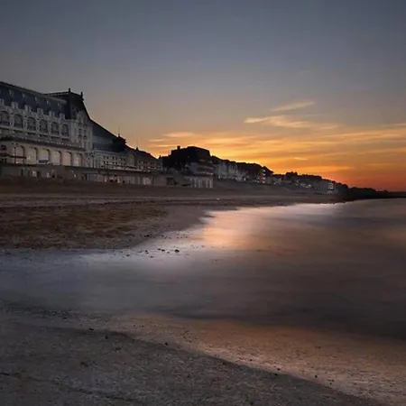 Warm Apt Between The Centre And The Seafront
